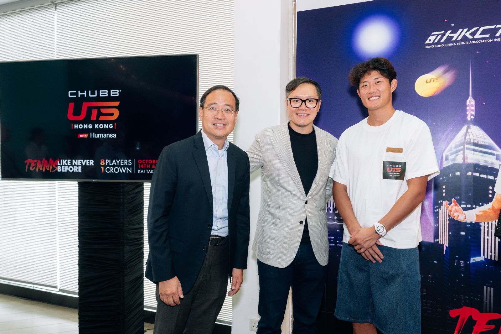 從左至右：中國香港網球總會會長鄭明哲先生，Humansa 行政總裁蘇嘉威（Don So）先生, 中國網球明星 張之臻先生合影留念