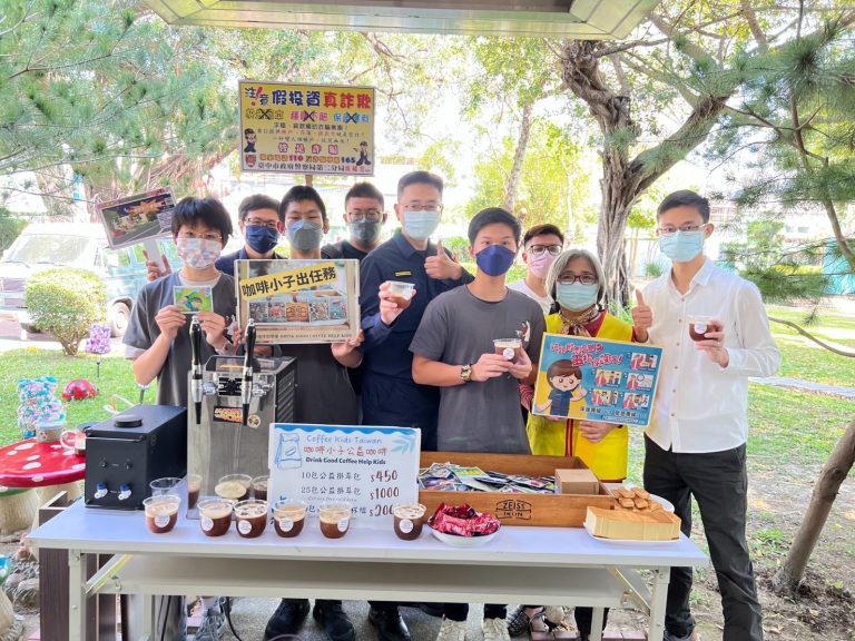 咖啡小子「快閃」煮咖啡，義賣捐助弱勢學童，已逾100萬