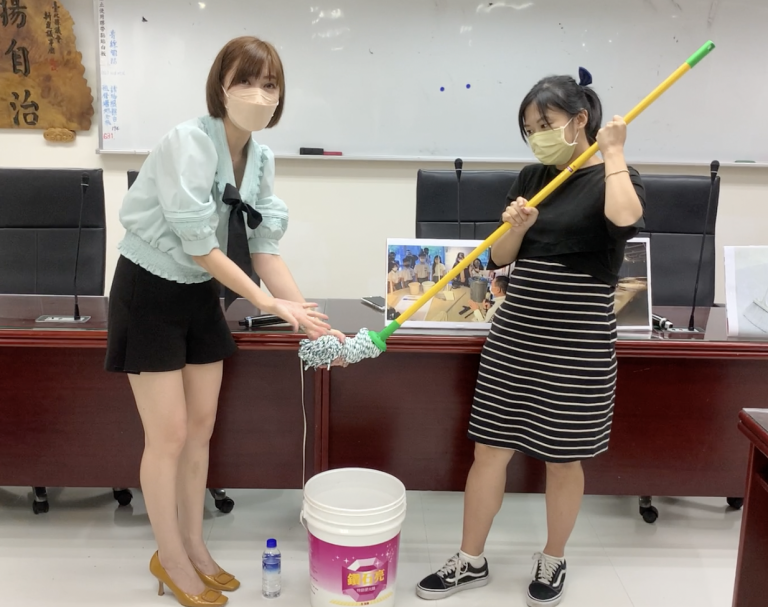 新北教育局成立美感諮詢小組，推美感掃具但家長報怨不實用性