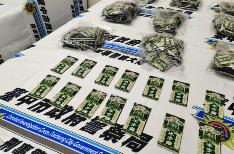 ▲警方刨根溯源，查獲大批包裝精美新興毒品咖啡包 (圖/台中市警察局 提供)