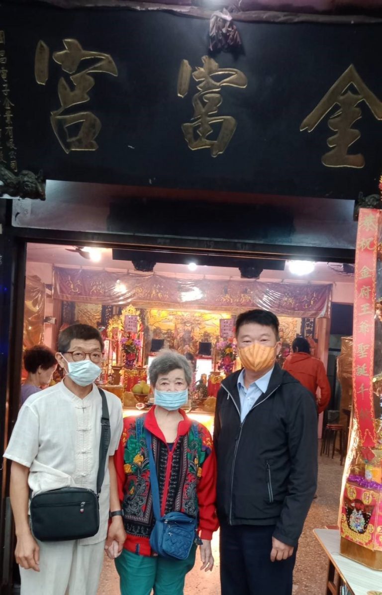 圖左為(金富宮主持吳建雄)圖中(宮主吳林寳珠)圖右為(民眾黨許家源主任) 記者加言拍攝