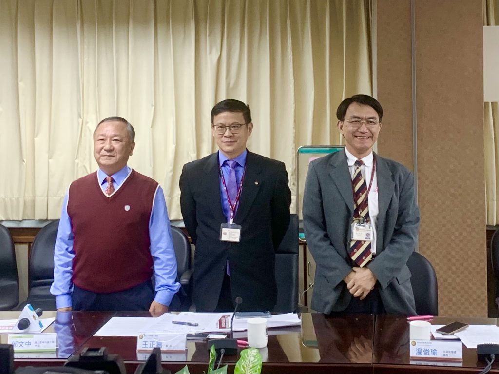 圖：國立雲林科技大學 郭文中教授(左) 、NCC王政嘉委員(中) 、北區監理處溫俊瑜處長(右) 出席5G行動寬頻基地臺電磁波量測委託研究結果說明會。