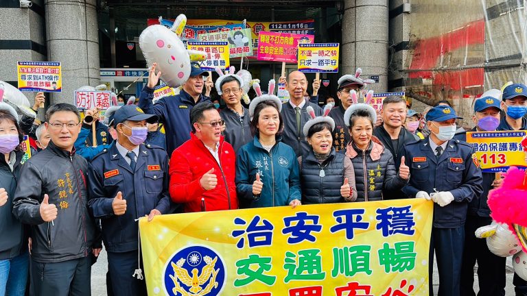 慶祝農民節 兔賀新年大遊行  頭份警宣導gogogo
