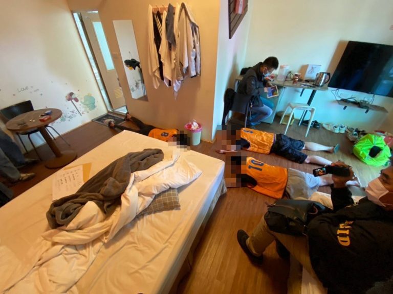 屏東警偵破假檢警詐欺機房逮20嫌