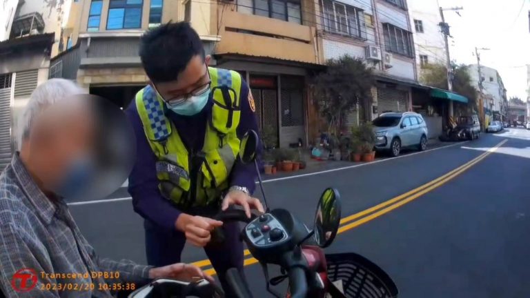 長輩代步電動車需注意！警方提醒應先檢查電力充足