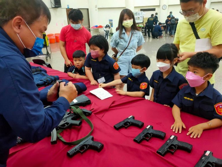 台中警辦【小小警察體驗營】讓小孩獲得更多體驗