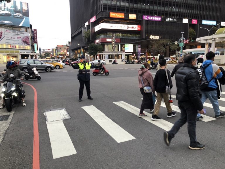 中市警一分局執行「行人正義大執法」兩週取締917件