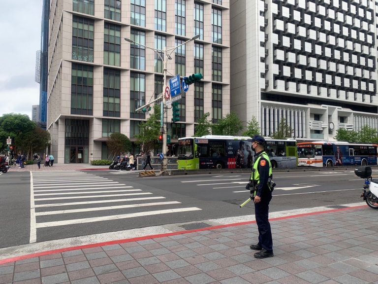 3/31交通新規來了 ，行車不禮讓行人罰金3千6