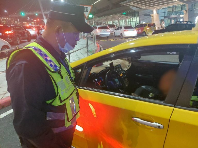 運匠低血糖於高鐵臺中站車道出車禍，台中警協助處理