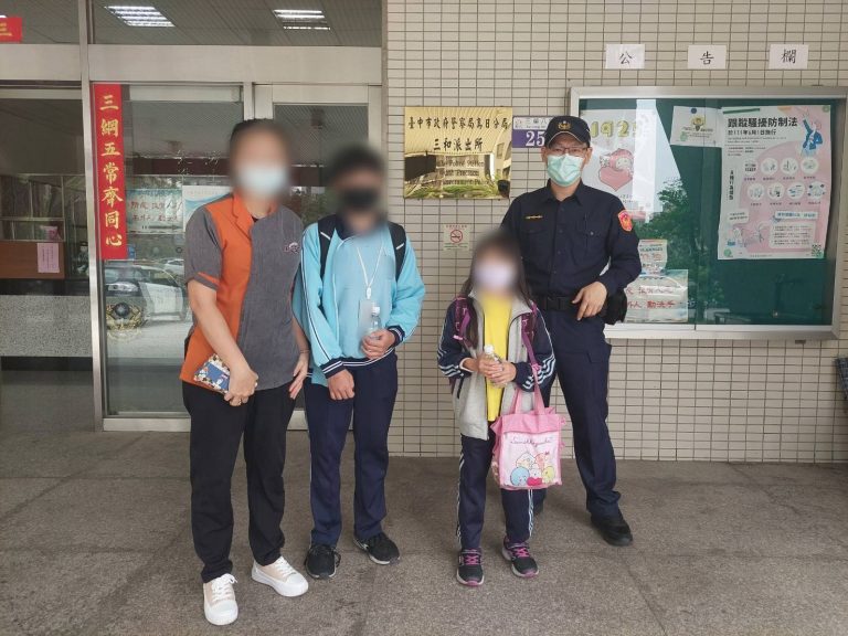 小兄妹上學搭車錯過站10公里，烏日警協助返校