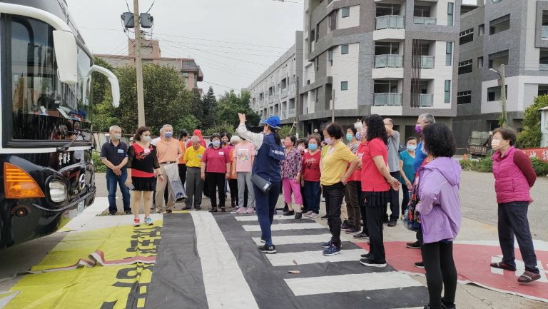 大甲警分局舉辦高齡者大型車交通安全宣導