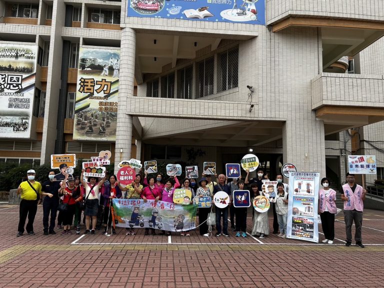 台南警深入鄰里交安宣導