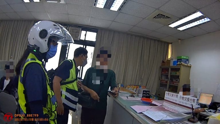 愛情詐騙七旬翁 黎明警連續成功攔阻