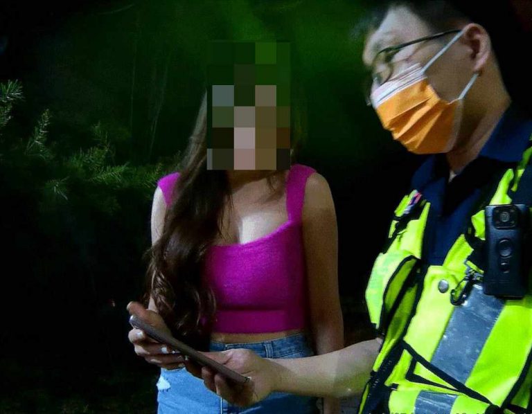 ▲ 林女遭網友恐嚇，夜奔超商買點數，舉動引起店員注意而報警 (圖/台中市警察局 提供)