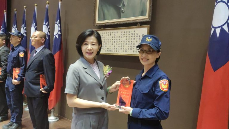 台中市警察節慶祝大會 王育敏副市長主持表揚模範績優員警