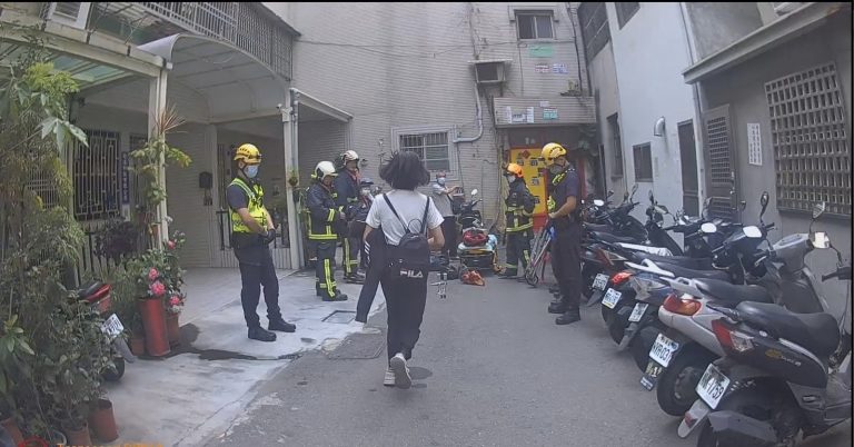 報社送報員鬼門關走一回，警方及時破門救命