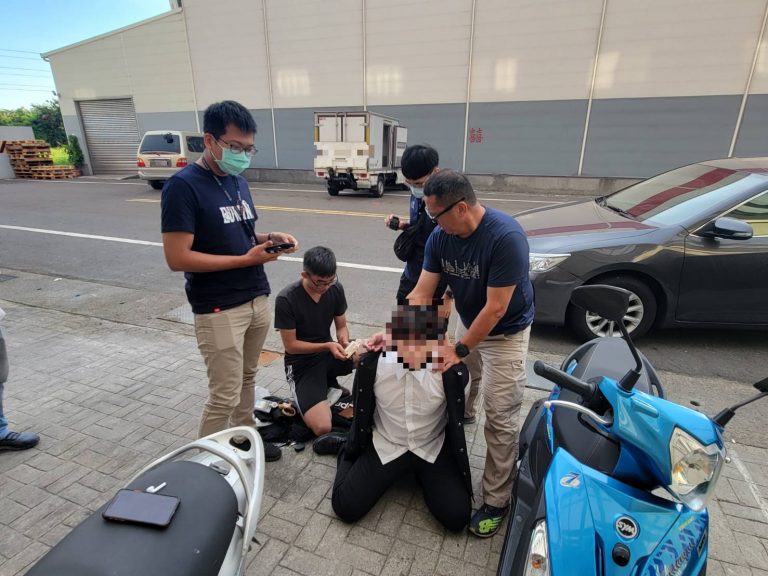 警方誘捕車手現行犯 保住民眾兩百萬現款畢生血汗積蓄