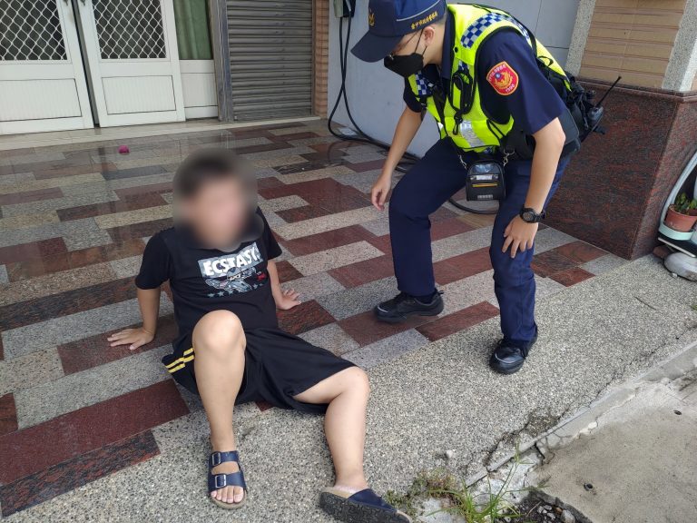 豐原警消協助中暑路倒民眾就醫