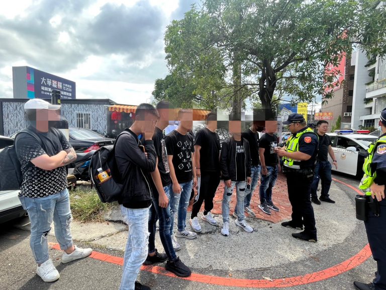 台中要角大象出殯 警力重守 當場查獲動員少年帶頭者 依法裁罰