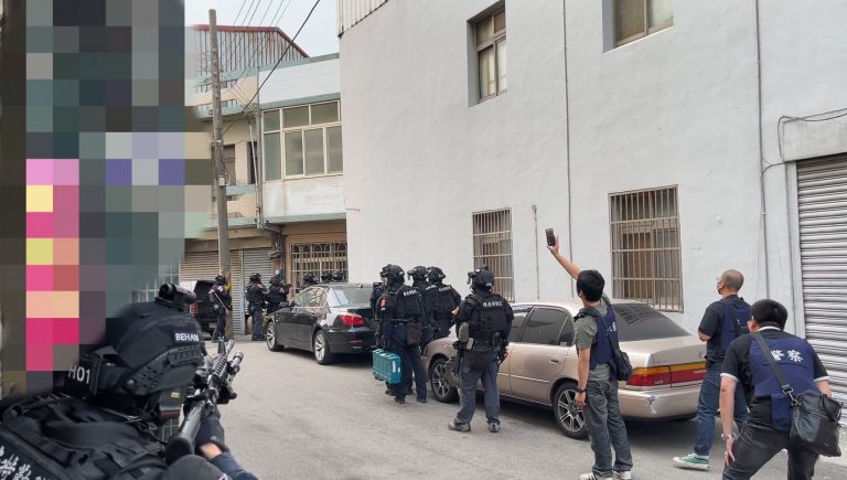 槍藏馬桶仍遭警識破