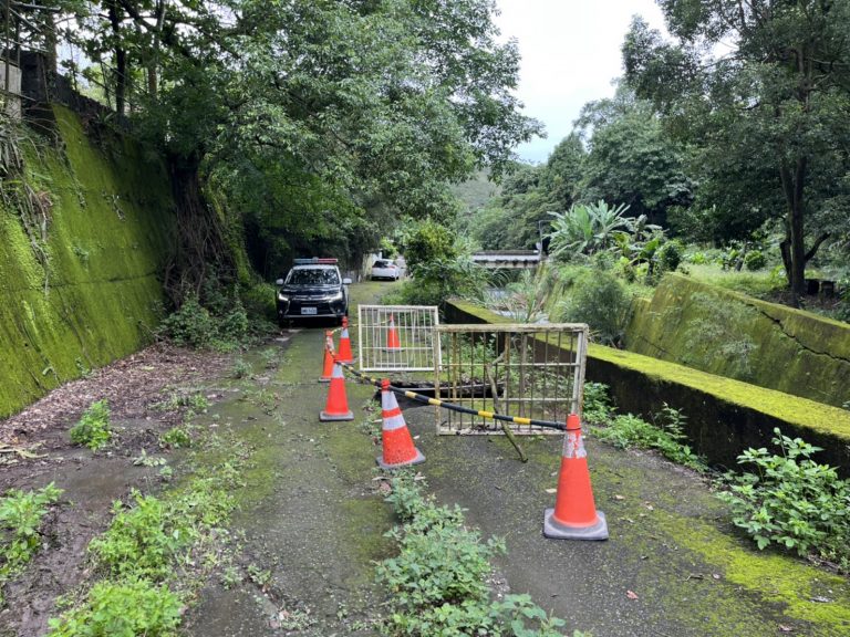 台中山區暴雨 道路崩巨石落  警急疏導交通