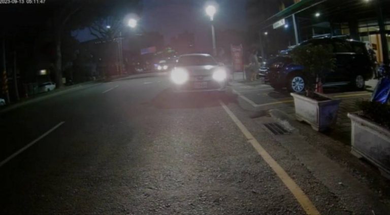 警開道送懷孕民眾到醫院生產