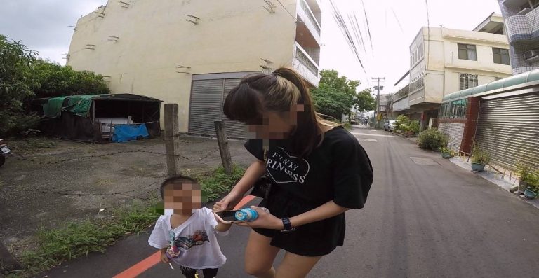 民眾與警方協助尋回失蹤3歲男童