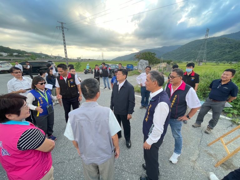 花蓮富里明里大橋和崙天便道重建工程受關注，政要和專家進行現勘研討