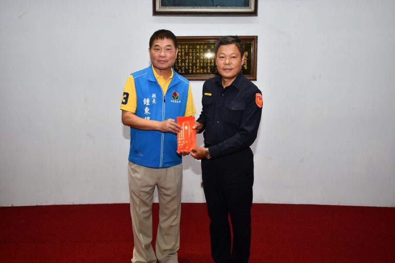 鍾縣長表揚苗栗縣警察局112年9月為民服務績優員警