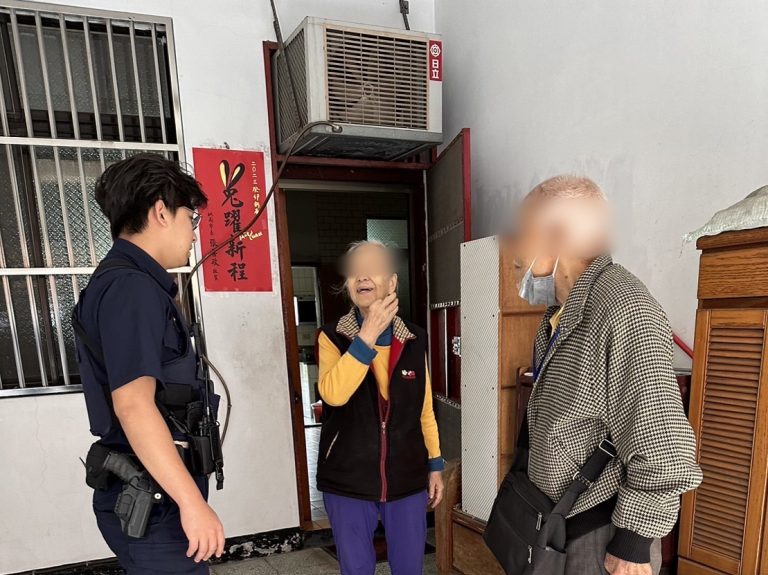 九旬人瑞搭車過站迷路，中壢警協助送返家