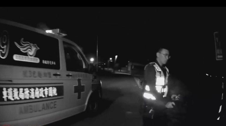 拒檢毒品通緝犯檢自撞電桿 警方即刻搶救受困毒犯