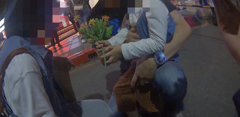 3歲女童假日出遊與家人走散! 警員神速助童找到媽媽