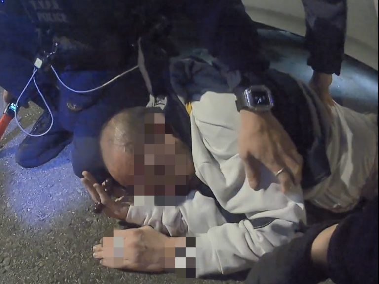 毒品逃犯衝撞警車！中壢分局攔截圍捕現行犯