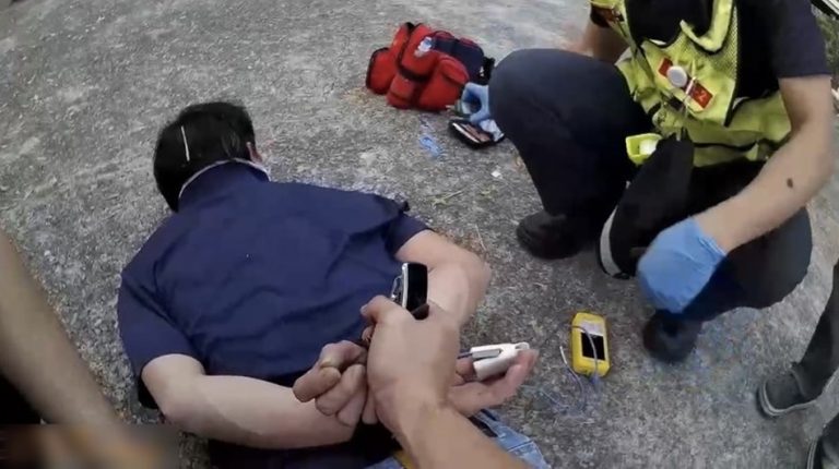 ▲圖說：越南籍男遇警盤查拔腿狂奔，員警追百米緝獲，原來是逾期居留 （圖／台中市政府提供）