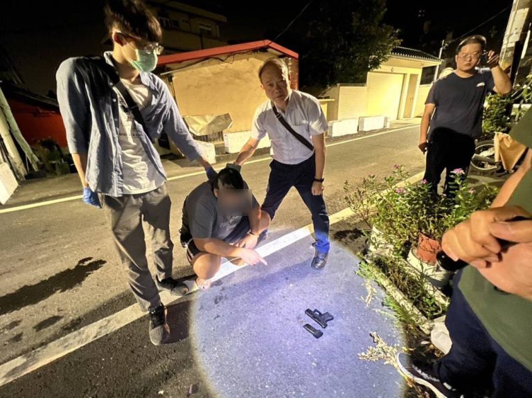 黑吃黑：詐騙集團130萬贓款，遭假冒刑警持槍搶劫