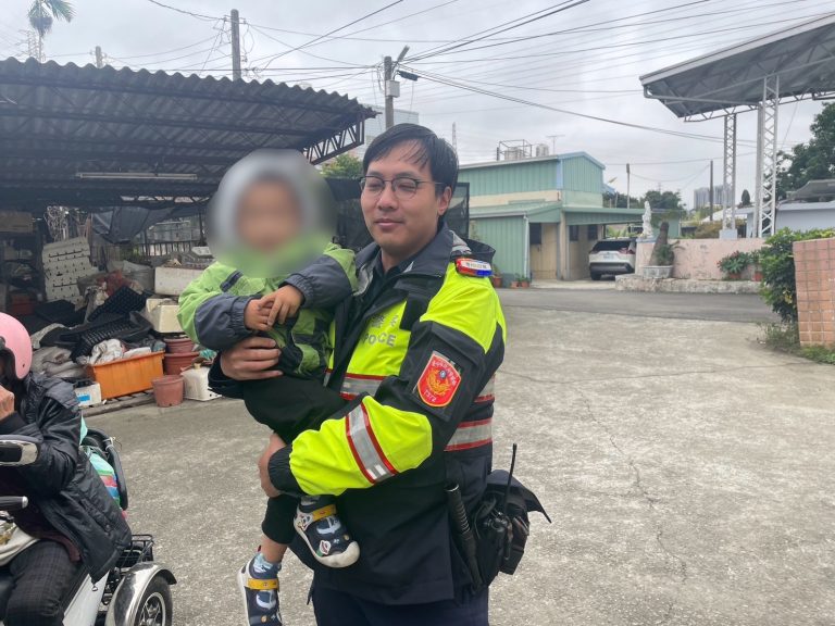 豐原2歲半童趁大人忙外出 熱心路人協助報警助童返家