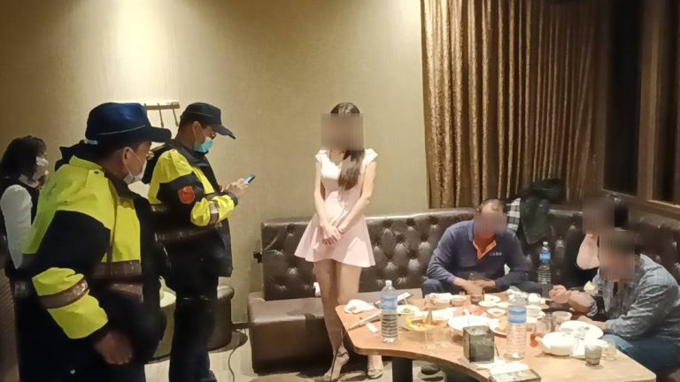 台中市警六分局分局長率隊春節臨檢 維護治安決心
