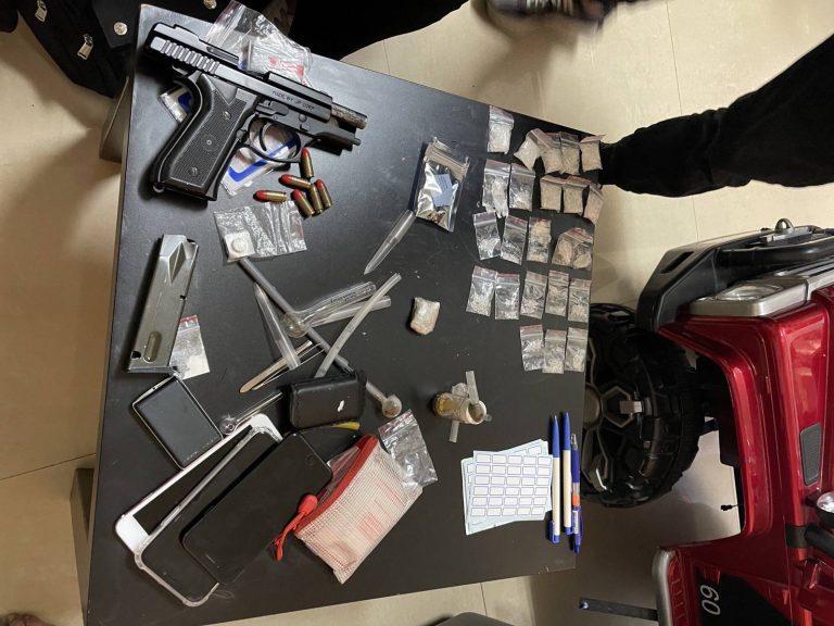 警方成功破獲毒品案件！王姓販毒疑犯持槍逃逸仍被捕