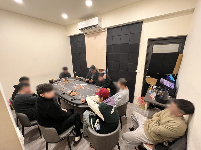 民宅暗藏職業賭場， 仍被警搜獲