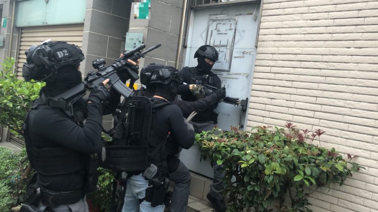 台南警全市動員掃蕩黑幫，全面壓制幫派氣焰