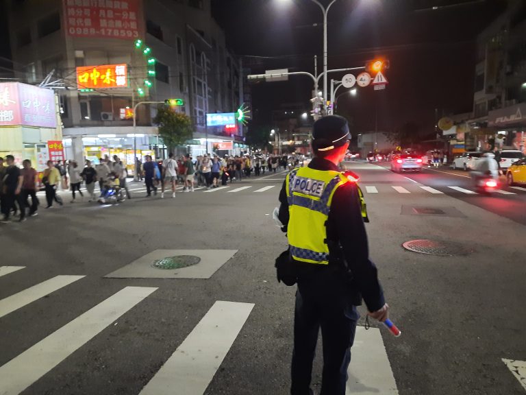 大甲媽祖鑾轎遶境，警方呼籲信眾配交通指揮