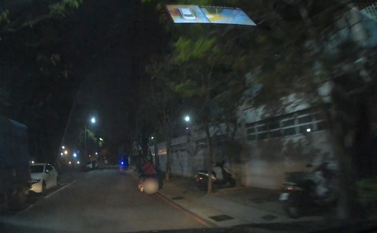 緊急時刻！臺中警方迅速護送羊水破裂孕婦就醫