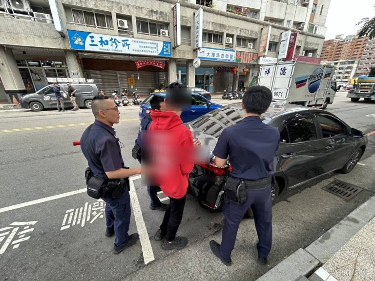 台中西屯區警方突破窗救人，揭開酒駕危機！