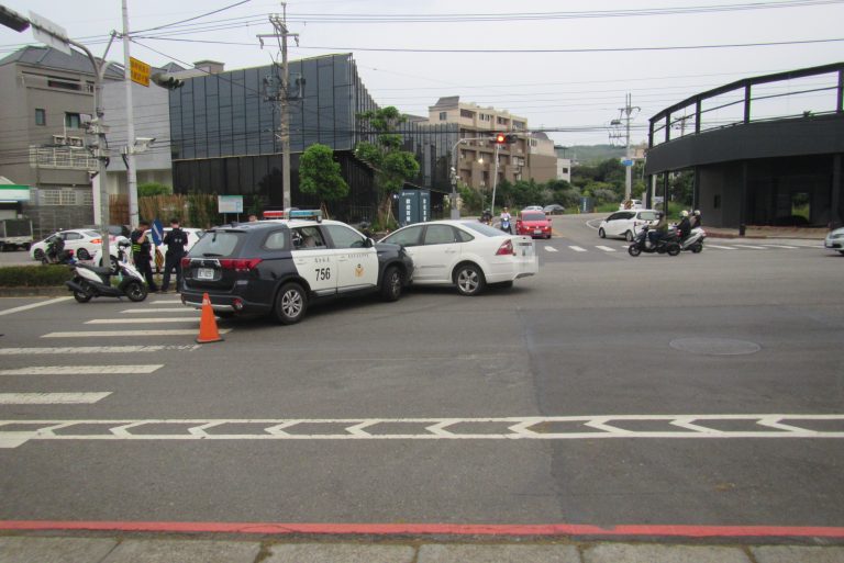 台中警方擒竊盜逃犯：途中將毒品丟棄路邊