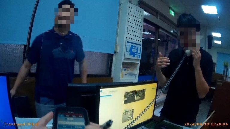 男童撿到20多萬現金送派出所 失主大讚拾金不昧的教育精神