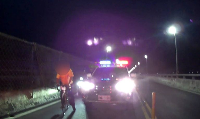 台東警與家屬溫情喊話救命，阻止民眾跳橋輕生