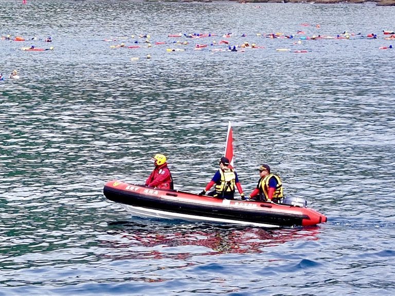 外木山海上長泳活動 基隆消防局陸海空全面安全警戒