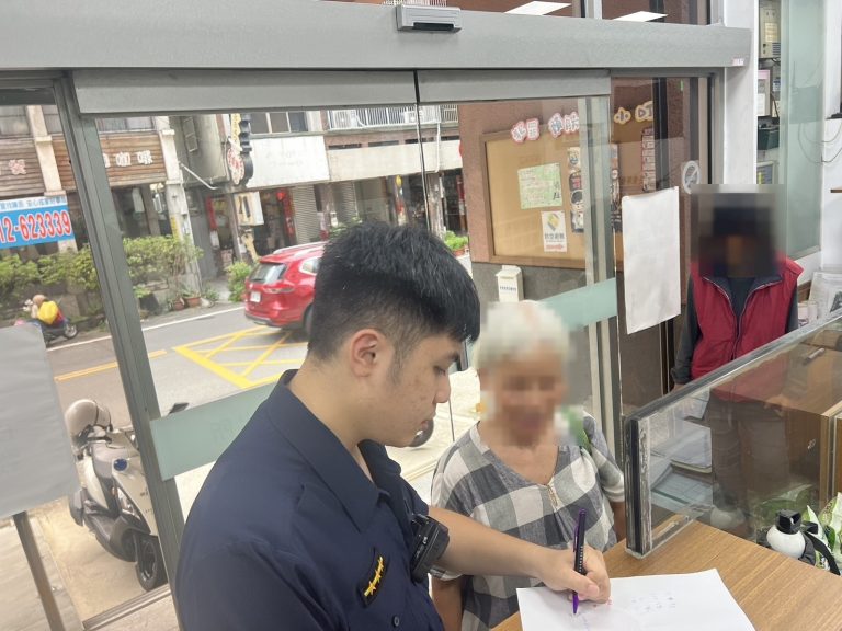 大雅警柔情攻勢 助失智女子安全回家