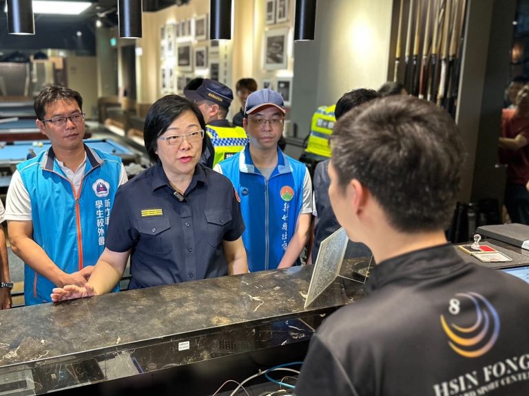 媽媽警局長親率隊  關懷青少年暑期安全