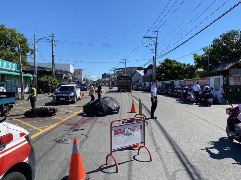 台中機車騎士違規跨越雙黃線  遭砂石車碾壓亡